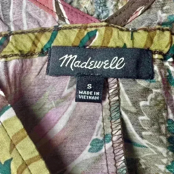 Madewell Shirred Cap-Sleeve Top in
Brushstroke Monstera Size Small - Picture 13 of 14